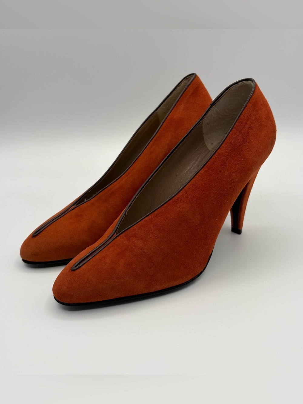 Garolini Deep-V Vamp Pointed-Toe Pumps Womens Shoes Size 5M Italian Suede Orange